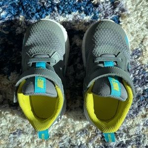 Nike Revolution 5 Kids, size 7C